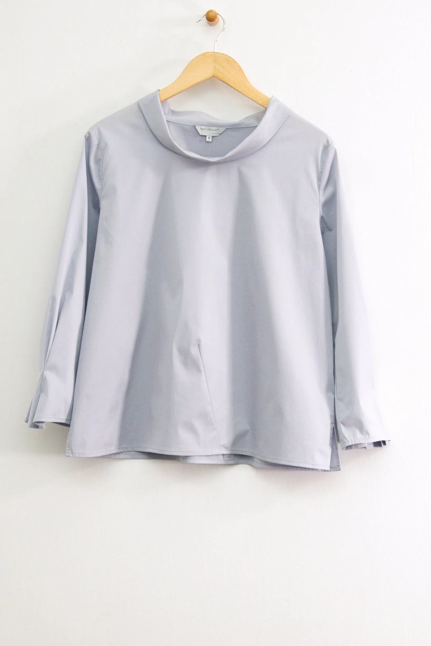 26" Folded Collar Pullover Top